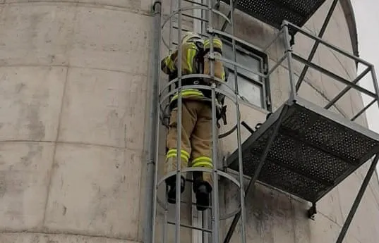 Drehleiter-Brand-Saegewerk