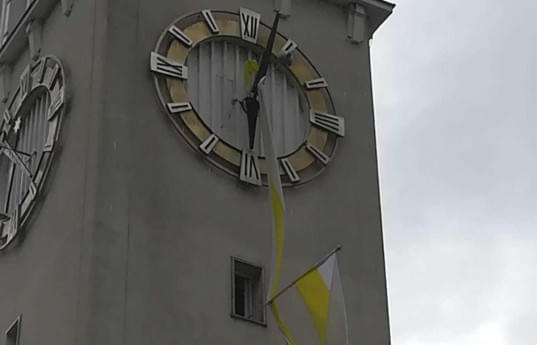 Fahne-am-Kirchturm