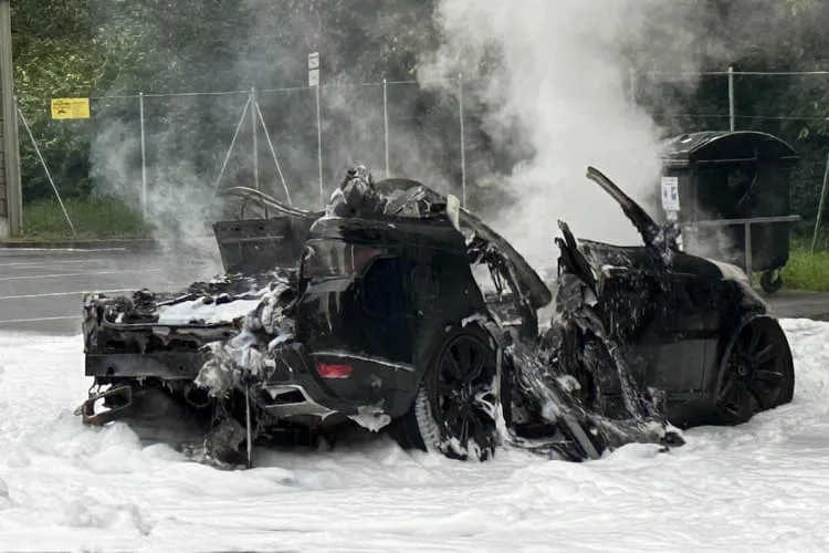Einsatz-Brand-PKW