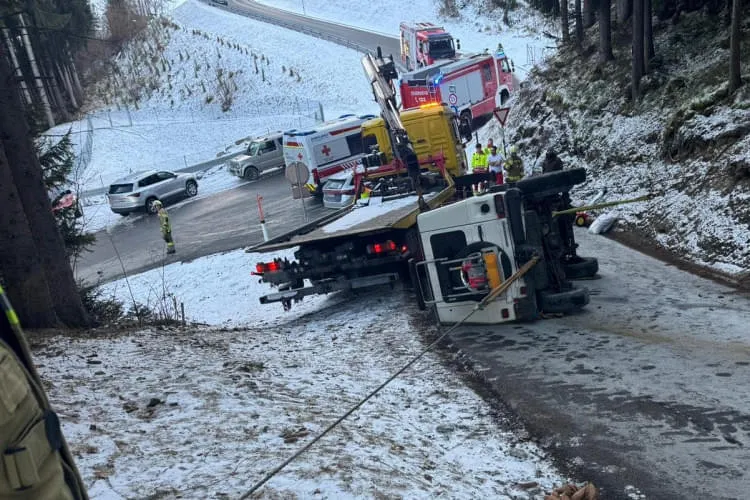 Einsatz-THL-Fahrbahnreinigung
