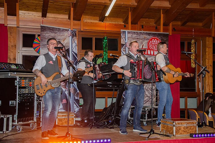 feuerwehr_ball_wattens09.jpg